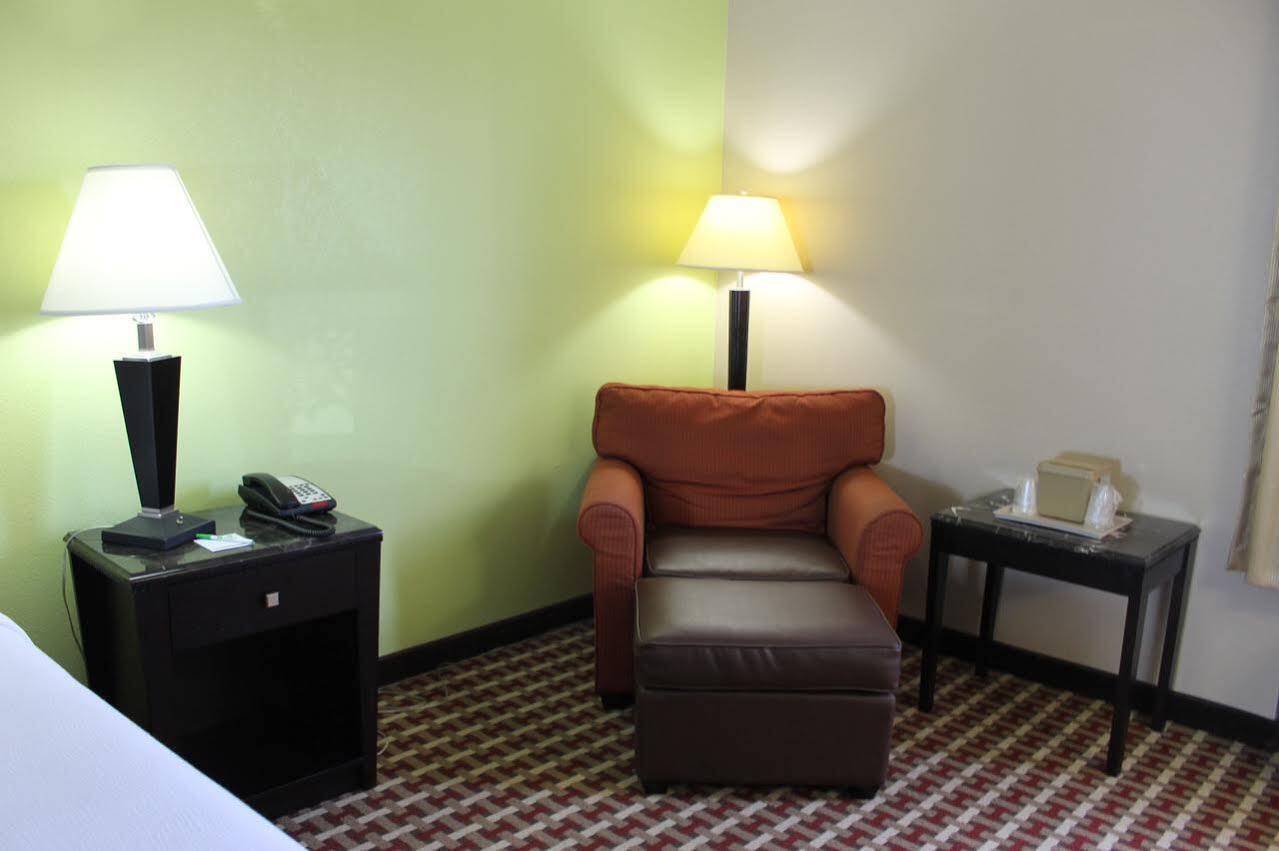 Ramada By Wyndham GainesvilleGainesville  Kültér fotó